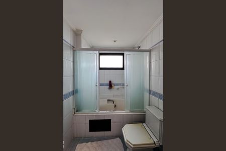 Apartamento para alugar com 375m², 4 quartos e 5 vagas Apartamento para alugar com 375m², 4 quartos e 5 vagasBanheiro da Suíte 2