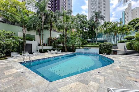 Apartamento para alugar com 375m², 4 quartos e 5 vagas Apartamento para alugar com 375m², 4 quartos e 5 vagasÁrea comum - Piscina