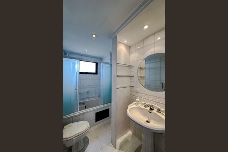 Apartamento para alugar com 375m², 4 quartos e 5 vagas Apartamento para alugar com 375m², 4 quartos e 5 vagasBanheiro da Suíte 3