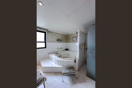 Apartamento para alugar com 375m², 4 quartos e 5 vagas Apartamento para alugar com 375m², 4 quartos e 5 vagasBanheiro da Suíte 1