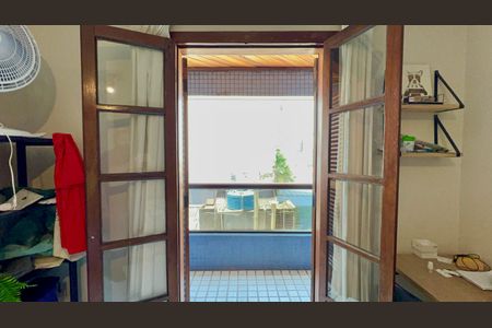 Apartamento à venda com 95m², 2 quartos e 1 vagaSacada do quarto 