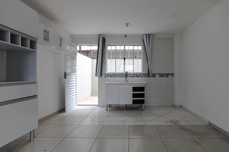 Cozinha de casa de condomínio para alugar com 2 quartos, 55m² em Jardim Sao Pedro, Mogi das Cruzes
