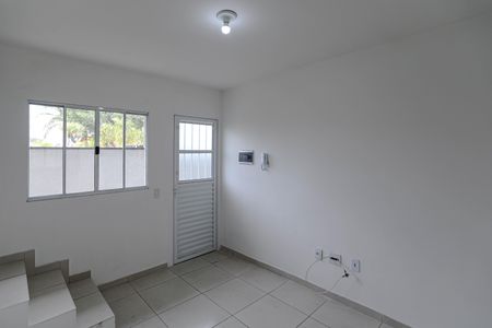 Sala de casa de condomínio para alugar com 2 quartos, 55m² em Jardim Sao Pedro, Mogi das Cruzes