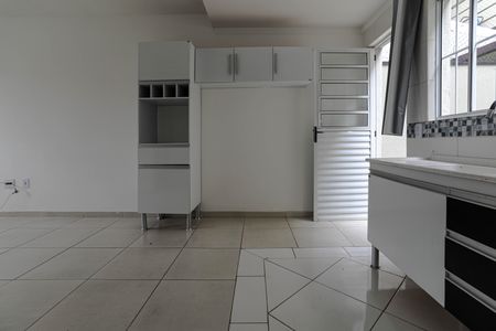 Cozinha de casa de condomínio para alugar com 2 quartos, 55m² em Jardim Sao Pedro, Mogi das Cruzes