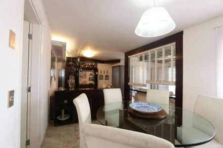 Apartamento à venda com 220m², 4 quartos e 4 vagas