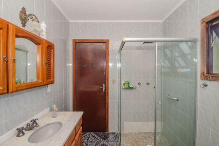 Casa à venda com 330m², 4 quartos e 4 vagas Casa à venda com 330m², 4 quartos e 4 vagasBanheiro da Suíte