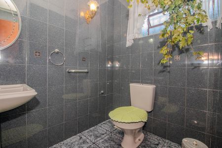 Casa à venda com 330m², 4 quartos e 4 vagas Casa à venda com 330m², 4 quartos e 4 vagasLavabo