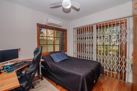 Casa à venda com 330m², 4 quartos e 4 vagas Casa à venda com 330m², 4 quartos e 4 vagasQuarto 2