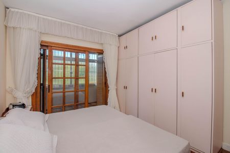 Casa à venda com 330m², 4 quartos e 4 vagas Casa à venda com 330m², 4 quartos e 4 vagasQuarto 3