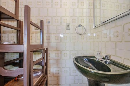 Casa à venda com 330m², 4 quartos e 4 vagas Casa à venda com 330m², 4 quartos e 4 vagasLavabo Auxiliar