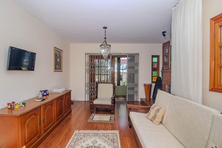 Casa à venda com 330m², 4 quartos e 4 vagas Casa à venda com 330m², 4 quartos e 4 vagasSala Íntima