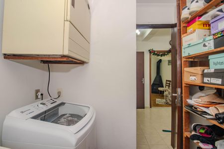 Casa à venda com 330m², 4 quartos e 4 vagas Casa à venda com 330m², 4 quartos e 4 vagasÁrea de Serviço