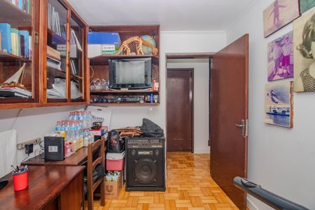 Casa à venda com 330m², 4 quartos e 4 vagas Casa à venda com 330m², 4 quartos e 4 vagasQuarto 1