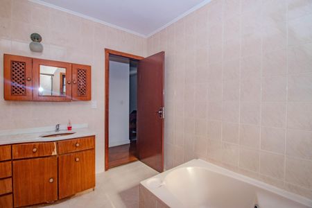 Casa à venda com 330m², 4 quartos e 4 vagas Casa à venda com 330m², 4 quartos e 4 vagasBanheiro Social