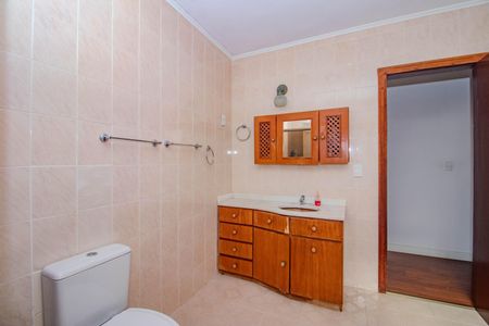 Casa à venda com 330m², 4 quartos e 4 vagas Casa à venda com 330m², 4 quartos e 4 vagasBanheiro Social