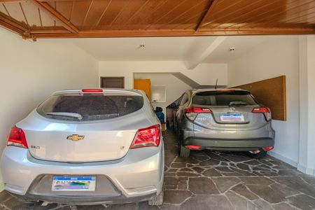 Casa à venda com 330m², 4 quartos e 4 vagas Casa à venda com 330m², 4 quartos e 4 vagasGaragem