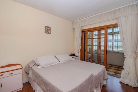 Casa à venda com 330m², 4 quartos e 4 vagas Casa à venda com 330m², 4 quartos e 4 vagasQuarto 3