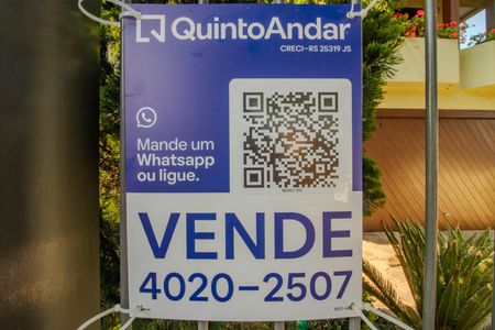 Casa à venda com 330m², 4 quartos e 4 vagas Casa à venda com 330m², 4 quartos e 4 vagasPlaquinha