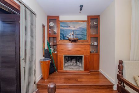 Casa à venda com 330m², 4 quartos e 4 vagas Casa à venda com 330m², 4 quartos e 4 vagasSala Íntima