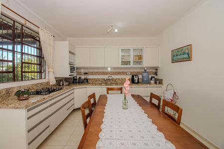 Casa à venda com 330m², 4 quartos e 4 vagas Casa à venda com 330m², 4 quartos e 4 vagasCozinha