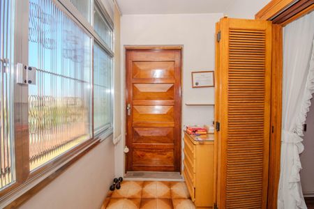 Casa à venda com 330m², 4 quartos e 4 vagas Casa à venda com 330m², 4 quartos e 4 vagasQuarto 3 - Varanda