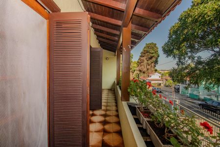 Casa à venda com 330m², 4 quartos e 4 vagas Casa à venda com 330m², 4 quartos e 4 vagasSala Íntima - Varanda