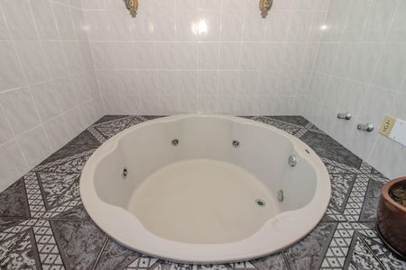 Casa à venda com 330m², 4 quartos e 4 vagas Casa à venda com 330m², 4 quartos e 4 vagasBanheiro da Suíte