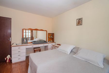 Casa à venda com 330m², 4 quartos e 4 vagas Casa à venda com 330m², 4 quartos e 4 vagasQuarto 3