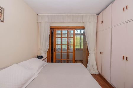 Casa à venda com 330m², 4 quartos e 4 vagas Casa à venda com 330m², 4 quartos e 4 vagasQuarto 3