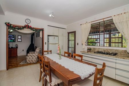 Casa à venda com 330m², 4 quartos e 4 vagas Casa à venda com 330m², 4 quartos e 4 vagasCozinha