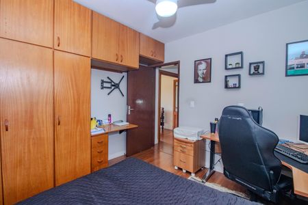 Casa à venda com 330m², 4 quartos e 4 vagas Casa à venda com 330m², 4 quartos e 4 vagasQuarto 2