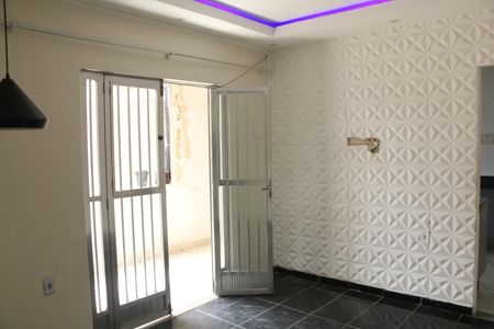 Casa para alugar com 84m², 2 quartos e sem vagasala