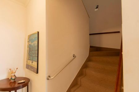 Escada  de casa para alugar com 4 quartos, 150m² em Vila Trujillo, Sorocaba