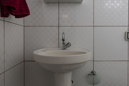 Banheiro de kitnet/studio para alugar com 1 quarto, 30m² em Vila Sonia, São Paulo