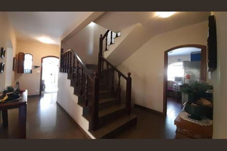 Casa à venda com 380m², 4 quartos e 6 vagasFoto 01
