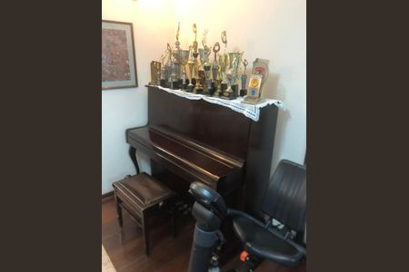Casa à venda com 380m², 4 quartos e 6 vagasFoto 06