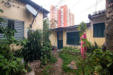 Casa à venda com 648m², 6 quartos e 3 vagas Casa à venda com 648m², 6 quartos e 3 vagasQuintal