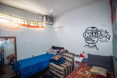 Casa à venda com 648m², 6 quartos e 3 vagas Casa à venda com 648m², 6 quartos e 3 vagasQuarto