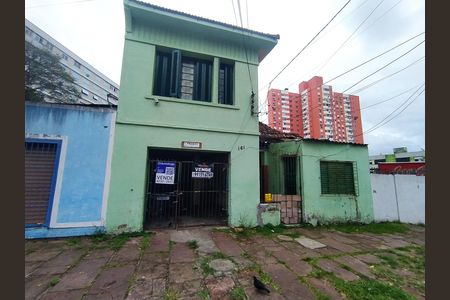 Casa à venda com 648m², 6 quartos e 3 vagas Casa à venda com 648m², 6 quartos e 3 vagasFachada