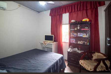 Casa à venda com 648m², 6 quartos e 3 vagas Casa à venda com 648m², 6 quartos e 3 vagasQuarto 2