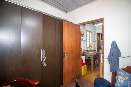 Casa à venda com 648m², 6 quartos e 3 vagas Casa à venda com 648m², 6 quartos e 3 vagasQuarto 2