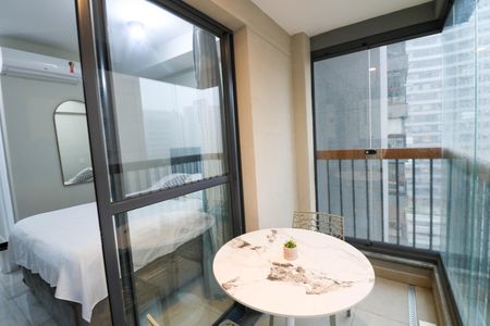 Studio para alugar com 26m², 1 quarto e sem vaga Studio para alugar com 26m², 1 quarto e sem vagaVaranda