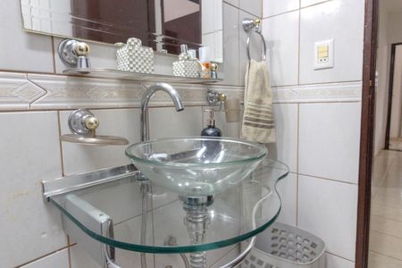 Casa para alugar com 110m², 3 quartos e 1 vaga Casa para alugar com 110m², 3 quartos e 1 vagaBanheiro social