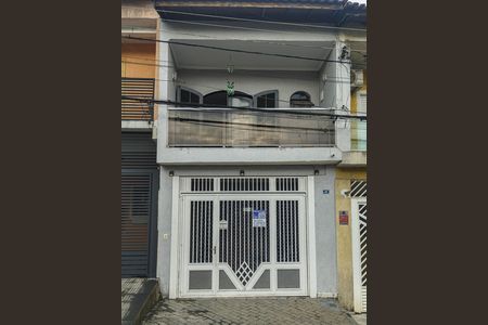Casa para alugar com 110m², 3 quartos e 1 vaga Casa para alugar com 110m², 3 quartos e 1 vagaFachada
