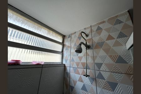 Apartamento à venda com 60m², 2 quartos e 4 vagasChuveiro