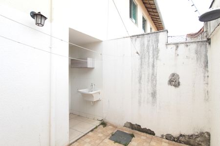 Casa de condomínio à venda com 67m², 2 quartos e 1 vagaÁrea de Serviço