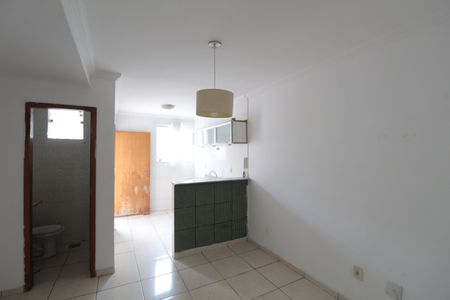 Casa de condomínio à venda com 67m², 2 quartos e 1 vagaSala