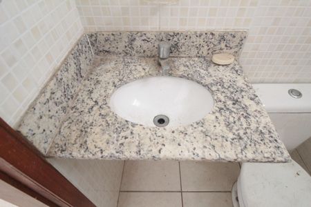 Lavabo de casa de condomínio à venda com 2 quartos, 67m² em Jardim Xangrilá, Contagem