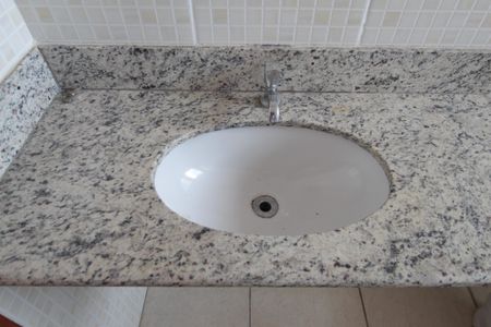 Casa de condomínio à venda com 67m², 2 quartos e 1 vagaBanheiro