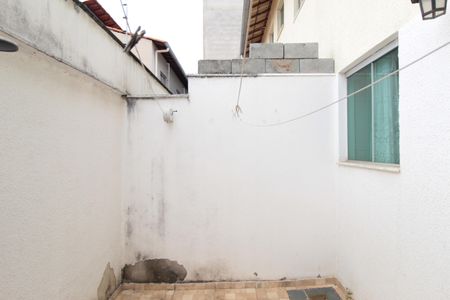 Casa de condomínio à venda com 67m², 2 quartos e 1 vagaÁrea de Serviço